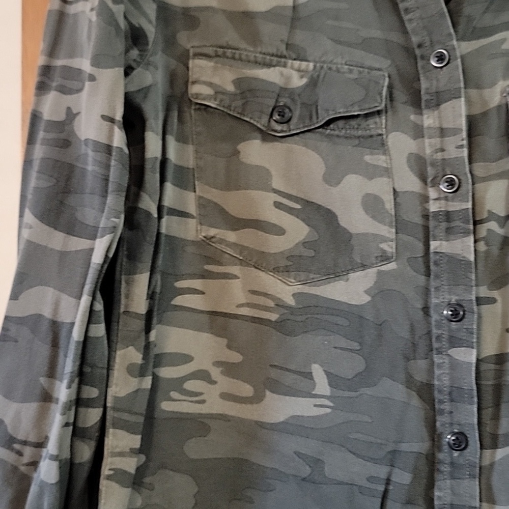 Camouflage Button-Up Shirt - Picture 3 of 6